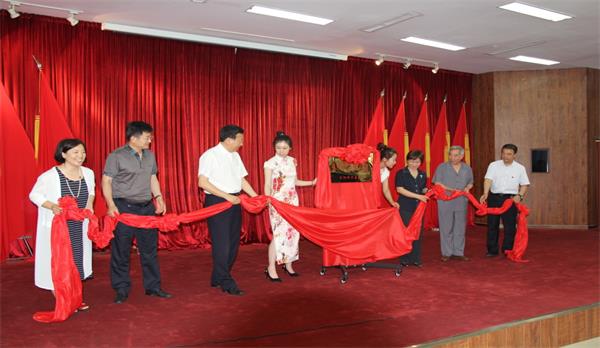 践行崇高心灵，彰显崇高形象——崇高钻研院辽阳践行基地 揭牌成立典礼隆沉进行