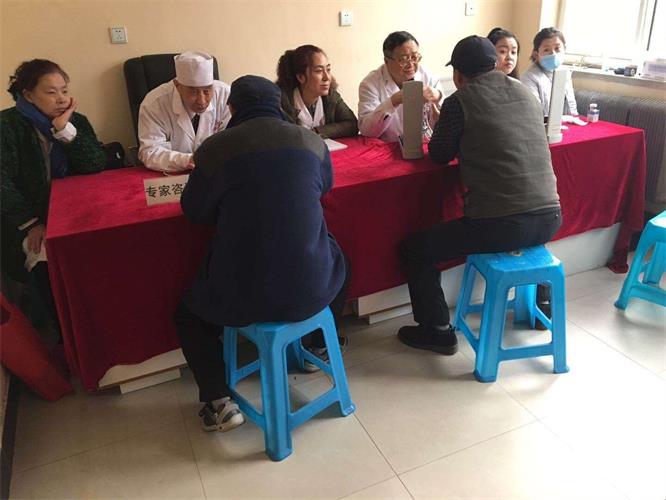 真情融入社区，义诊温暖民气